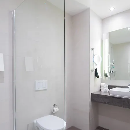 Western Dreilaenderbruecke / Basel מלון