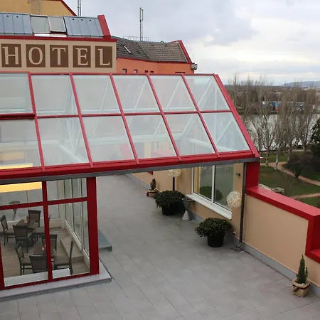 Hotel Western Dreilaenderbruecke / Basel 4*