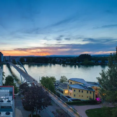 Western Dreilaenderbruecke / Basel